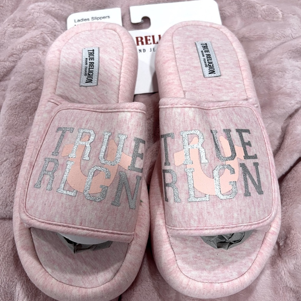 New slippers True Religion pink size 6.5 / 7.5